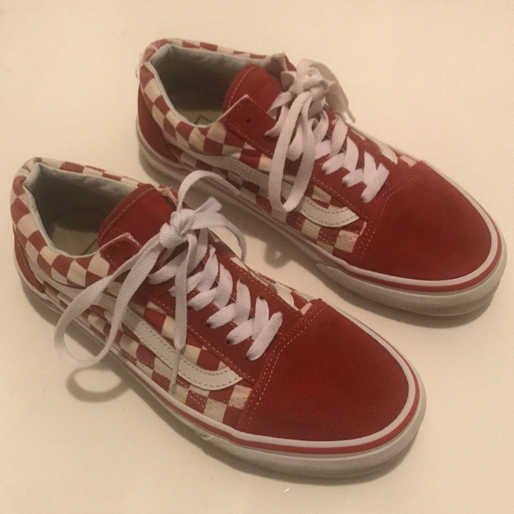 Vans old skool Red checkered off the wall shoe Men’s size 6 women’s 7.5 low top